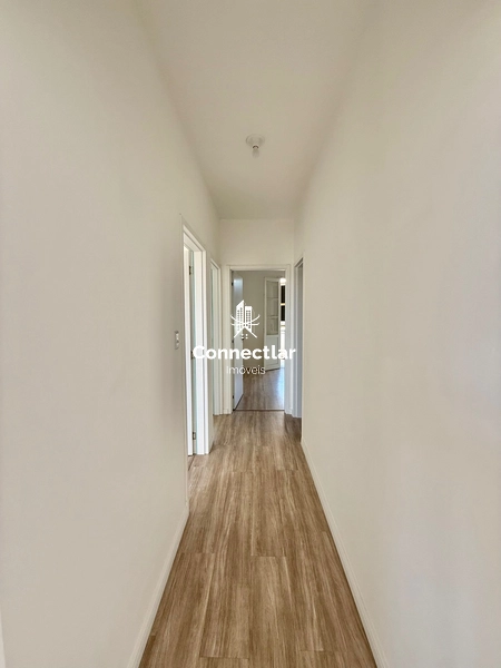 Amplo apartamento reformado com sacada no bairro Petrópolis: 14ª foto da galeria de imagens do imóvel