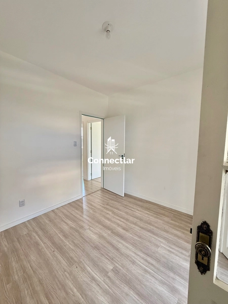 Amplo apartamento reformado com sacada no bairro Petrópolis: 23ª foto da galeria de imagens do imóvel