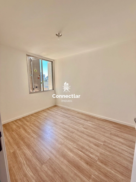 Amplo apartamento reformado com sacada no bairro Petrópolis: 15ª foto da galeria de imagens do imóvel