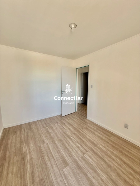 Amplo apartamento reformado com sacada no bairro Petrópolis: 16ª foto da galeria de imagens do imóvel