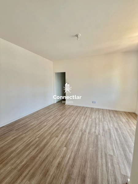 Amplo apartamento reformado com sacada no bairro Petrópolis: 12ª foto da galeria de imagens do imóvel