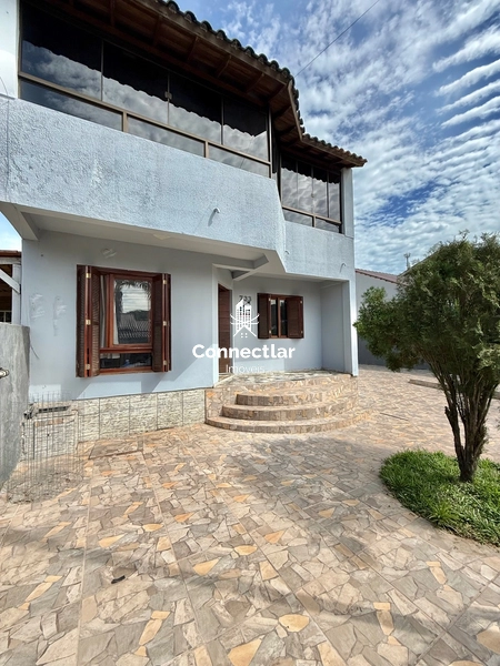 Casa com 3 dormitórios, suíte com closet e piscina