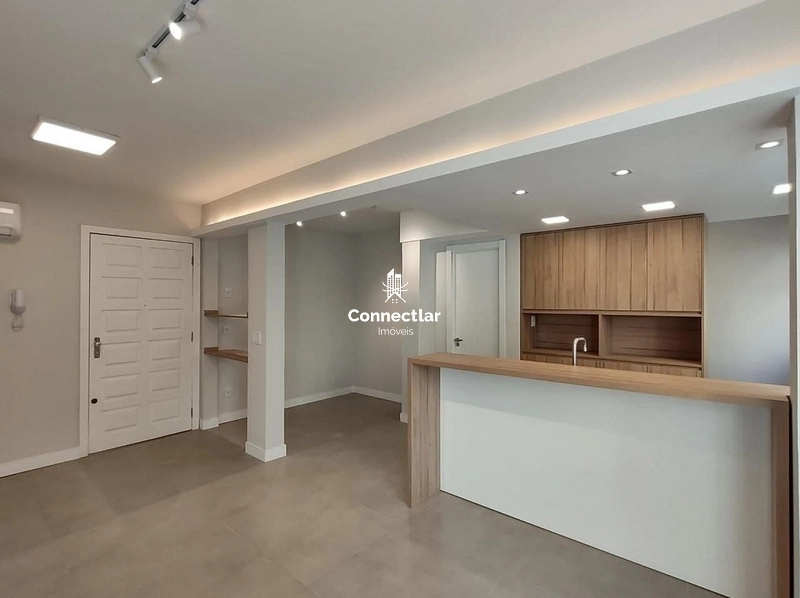 Apartamento reformado com 2 dormitórios no bairro Petrópolis!