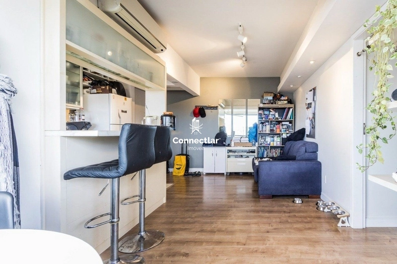Apartamento semimobiliado com 2 dormitórios com sacada: 2ª foto da galeria de imagens do imóvel