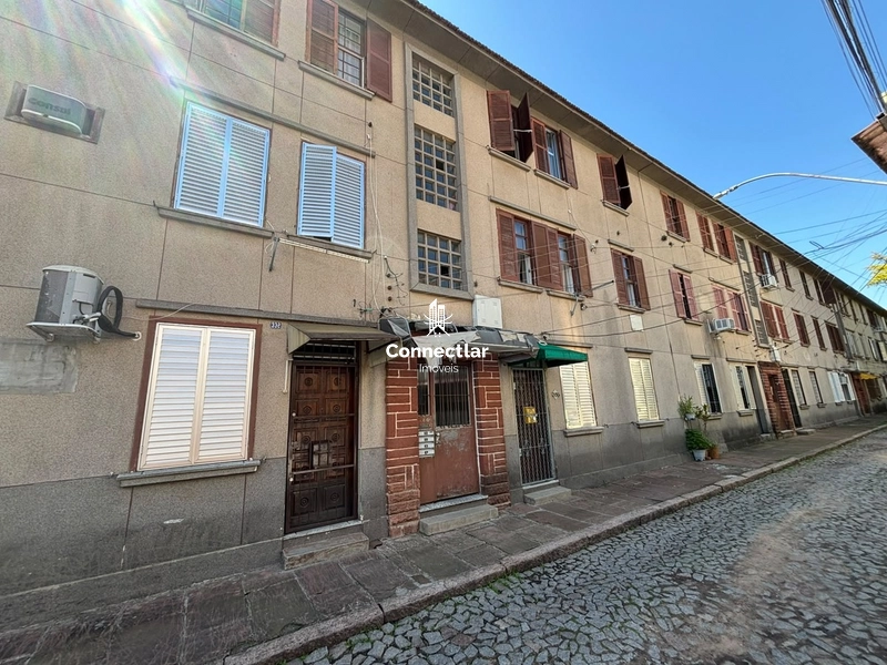 Apartamento de 1 dormitório com pátio e espaço adicional