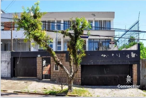 CASA AMPLA NO BAIRRO MENINO DEUS: 1ª foto da galeria de imagens do imóvel