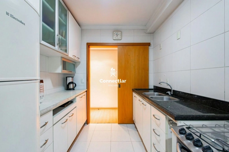 Oportunidade em Petrópolis: living com churrasqueira e 2 vagas coberta: 6ª foto da galeria de imagens do imóvel