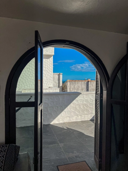 KITNET COM AR CONDIONADO E TERRAÇO LOCALIZADO NA AVENIDA BEIRA MAR: 3ª foto da galeria de imagens do imóvel