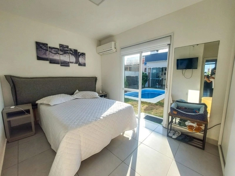CASA ENCANTADORA COM PISCINA!: 5ª foto da galeria de imagens do imóvel