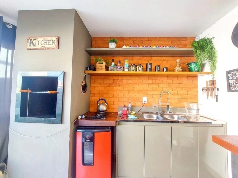 CASA ENCANTADORA COM PISCINA!: 7ª foto da galeria de imagens do imóvel