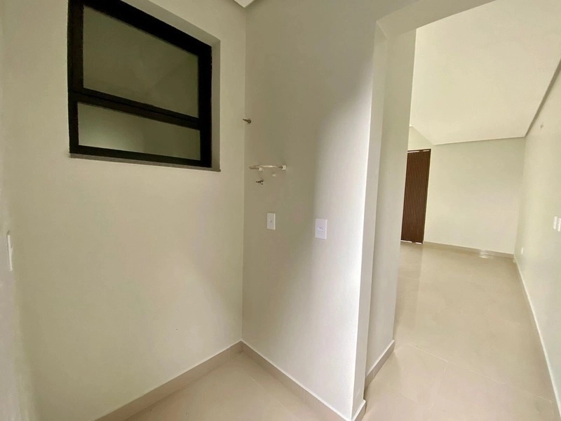 Casa de alto padrão com 3 dormitórios: 2ª foto da galeria de imagens do imóvel