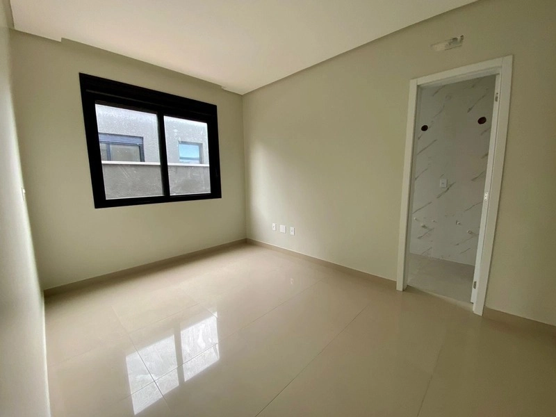 Casa de alto padrão com 3 dormitórios: 5ª foto da galeria de imagens do imóvel