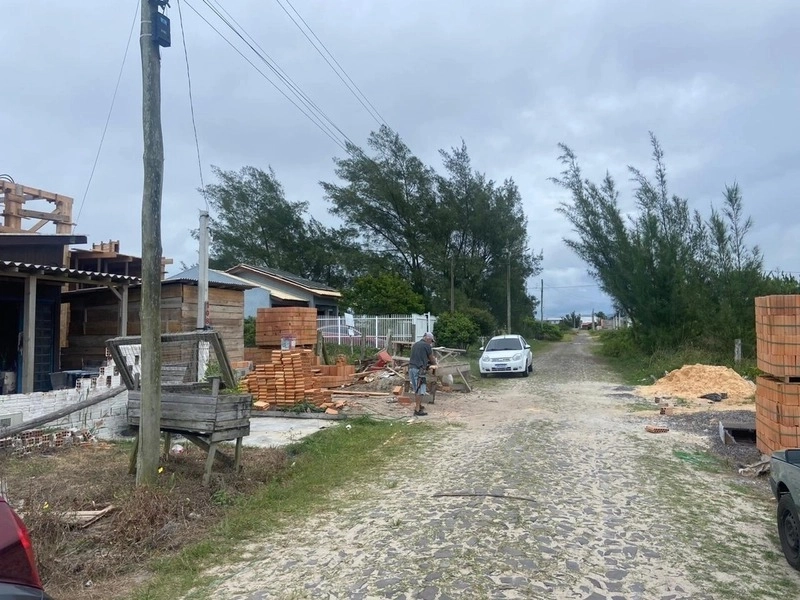 Casa com 2 dormitórios próxima a praia: 3ª foto da galeria de imagens do imóvel