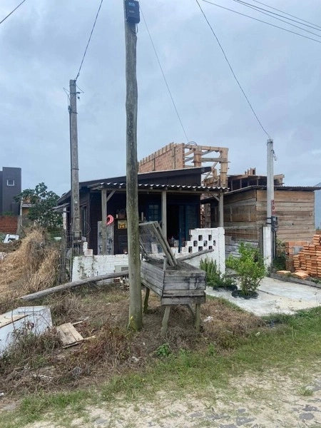 Casa com 2 dormitórios próxima a praia: 5ª foto da galeria de imagens do imóvel