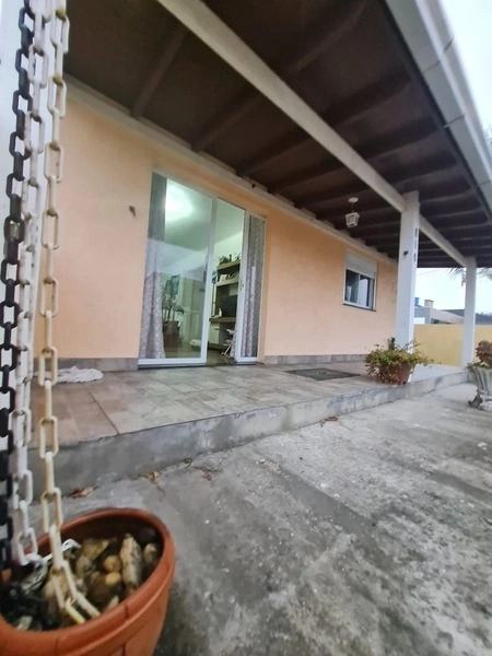 Casa com 3 dormitórios, piscina e anexo nos fundos perto da praia: 2ª foto da galeria de imagens do imóvel