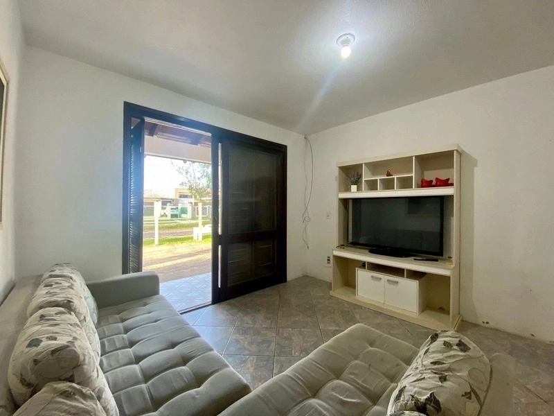 Casa com 3 dormitórios a 2 quadras do mar: 2ª foto da galeria de imagens do imóvel
