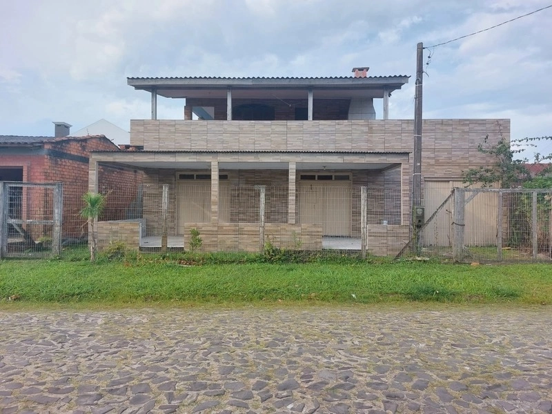 SOBRADO EM ÓTIMA LOCALIZAÇÃO- 300m DO MAR: 1ª foto da galeria de imagens do imóvel