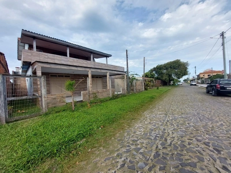 SOBRADO EM ÓTIMA LOCALIZAÇÃO- 300m DO MAR: 3ª foto da galeria de imagens do imóvel