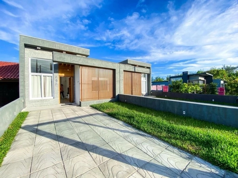 Casa Alto Padrão a 1 quadra do mar