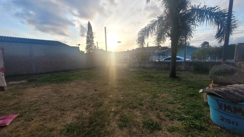 Casa com 2 dormitórios e pátio enorme na Zona Norte: 2ª foto da galeria de imagens do imóvel
