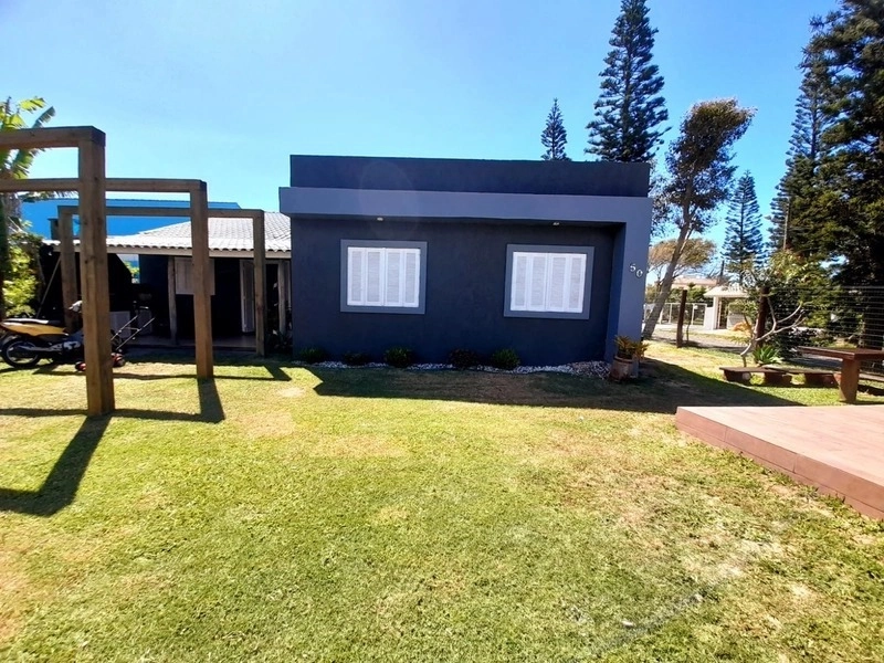 Excelente Casa 3 quartos sendo 1 suite ampla com piscina em Capão: 1ª foto da galeria de imagens do imóvel