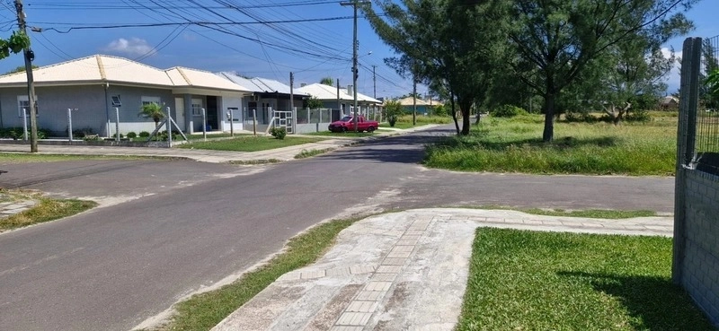 Casa de esquina a duas quadras do mar com 2 dormitórios: 5ª foto da galeria de imagens do imóvel