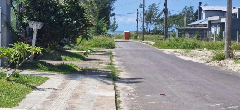 Casa de esquina a duas quadras do mar com 2 dormitórios: 20ª foto da galeria de imagens do imóvel