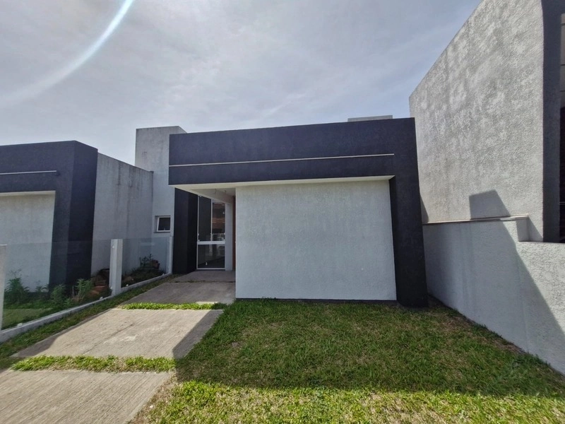 Casa com 2 dormiitórios próxima da praia: 1ª foto da galeria de imagens do imóvel
