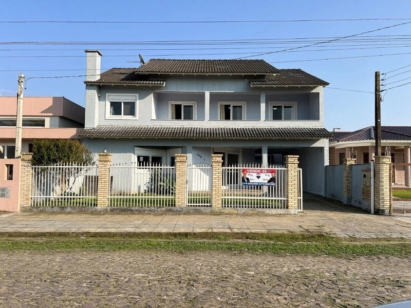 Casa com 5 dormitórios perto da praia no bairro Zona Norte: 1ª foto da galeria de imagens do imóvel