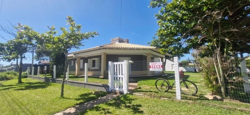 Casa de esquina com 3 dormitórios e área gourmet a 150m da praia: 6ª foto da galeria de imagens do imóvel