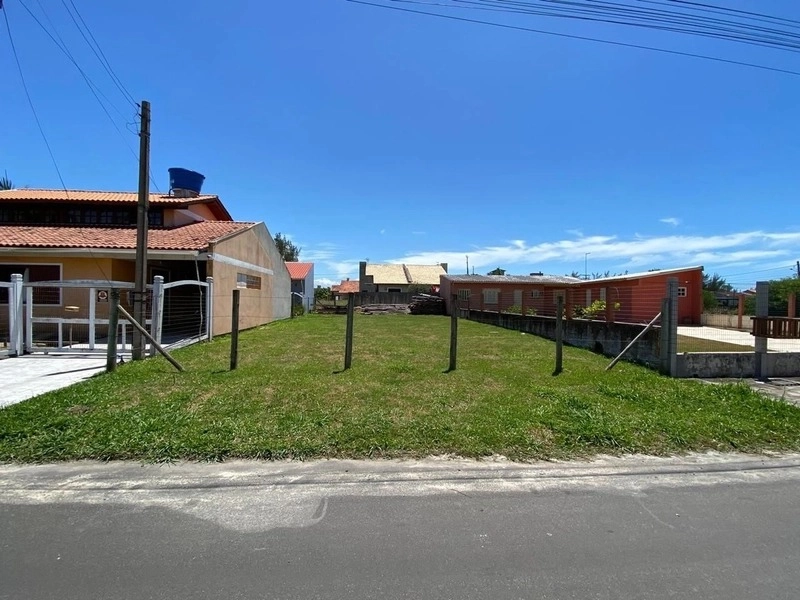 TERRENO A 2 QUADRAS DO MAR: 1ª foto da galeria de imagens do imóvel