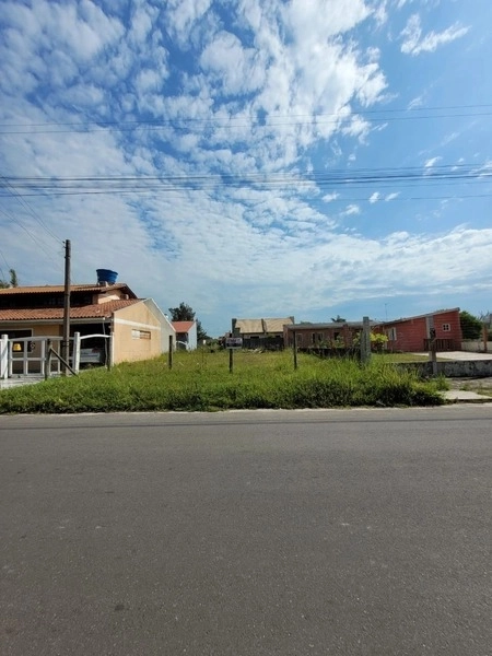 TERRENO A 2 QUADRAS DO MAR: 3ª foto da galeria de imagens do imóvel