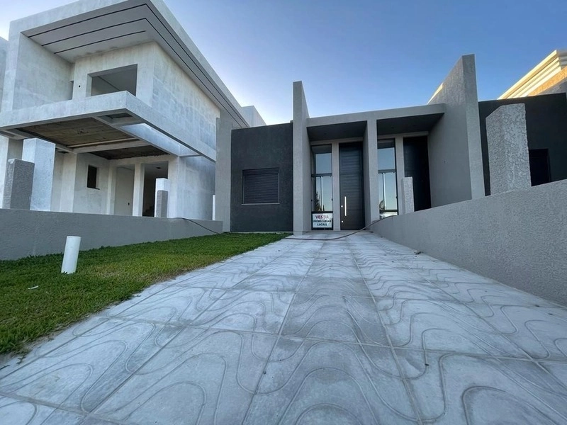 CASA 2 QUADRAS DO MAR EM CAPÃO DA CANOA: 3ª foto da galeria de imagens do imóvel