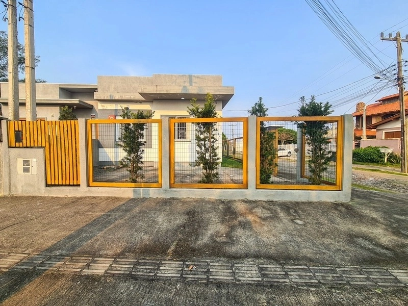Casa mobiliada de esquina com 2 dormitórios a uma quadra do mar: 18ª foto da galeria de imagens do imóvel
