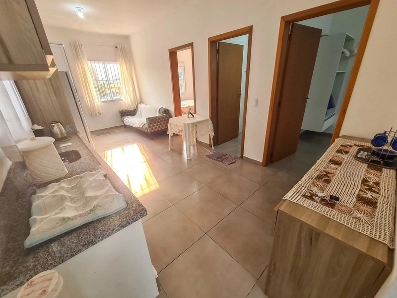 Casa mobiliada de esquina com 2 dormitórios a uma quadra do mar: 23ª foto da galeria de imagens do imóvel