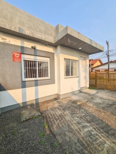 Casa mobiliada de esquina com 2 dormitórios a uma quadra do mar: 15ª foto da galeria de imagens do imóvel