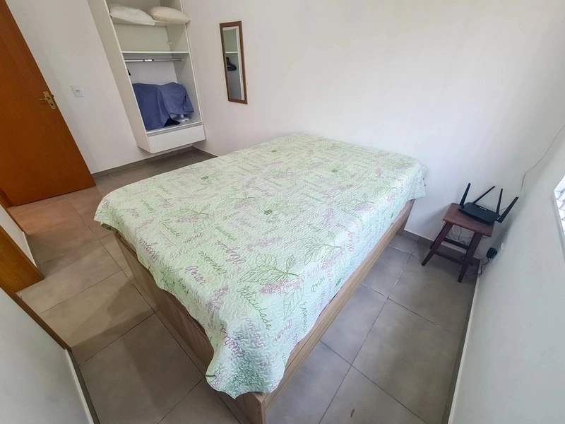 Casa mobiliada de esquina com 2 dormitórios a uma quadra do mar: 5ª foto da galeria de imagens do imóvel