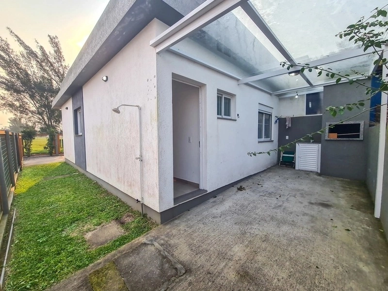Casa mobiliada de esquina com 2 dormitórios a uma quadra do mar: 29ª foto da galeria de imagens do imóvel