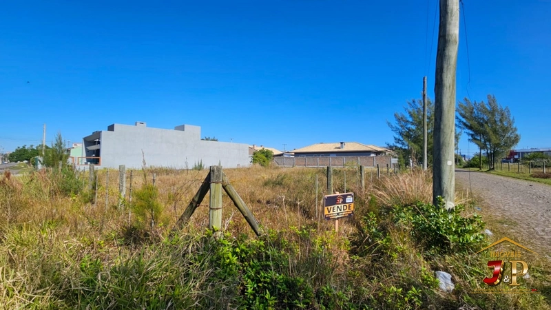 EXCELENTE TERRENO 2 QUADRAS DO MAR EM ÓTIMA LOCALIZAÇÃO: 1ª foto da galeria de imagens do imóvel