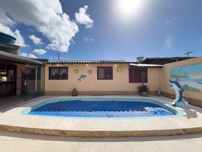 Casa com piscina e 3 dormitórios no bairro Jardim Beira Mar: 2ª foto da galeria de imagens do imóvel