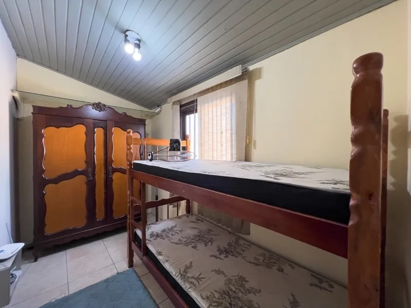 Casa com piscina e 3 dormitórios no bairro Jardim Beira Mar: 14ª foto da galeria de imagens do imóvel
