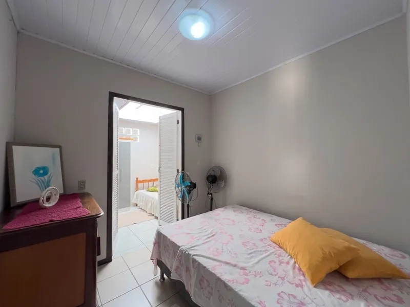 Casa com piscina e 3 dormitórios no bairro Jardim Beira Mar: 19ª foto da galeria de imagens do imóvel