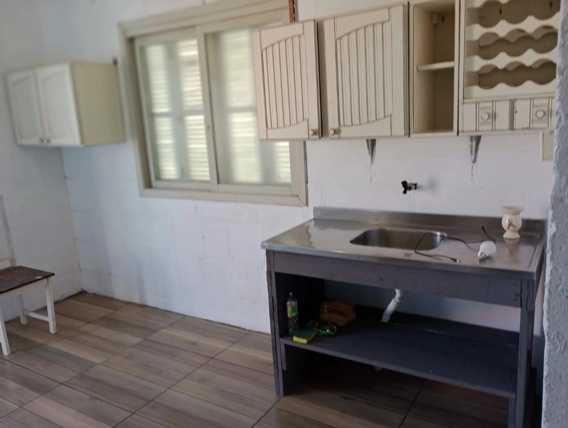CASA 2 DORMITÓRIOS - TERRENO 300M² - 1 QUADRA DA AV PARAGUASSU: 6ª foto da galeria de imagens do imóvel