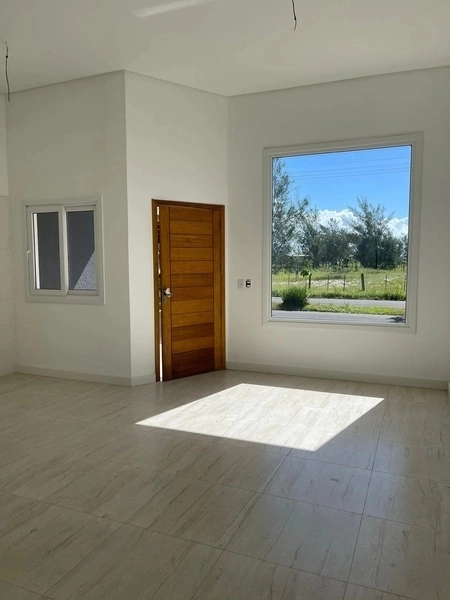 Casa na avenida a menos de 100 metros do mar!: 11ª foto da galeria de imagens do imóvel