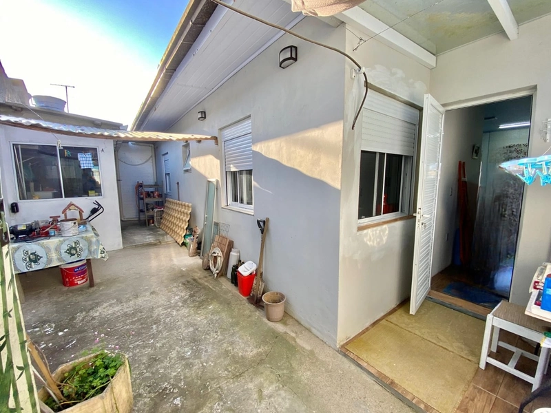 Casa a alguns passos da praia com 2 dormitórios: 2ª foto da galeria de imagens do imóvel