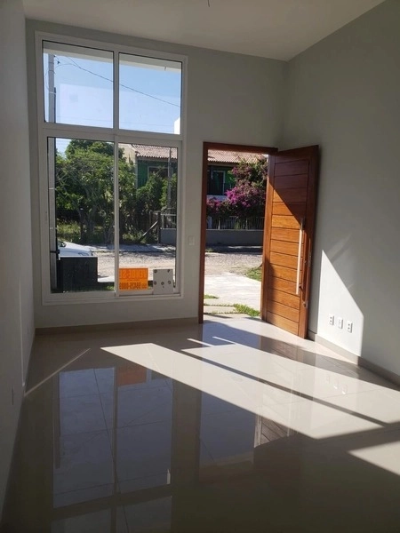 Casa com dois dormitórios próxima a praia: 4ª foto da galeria de imagens do imóvel