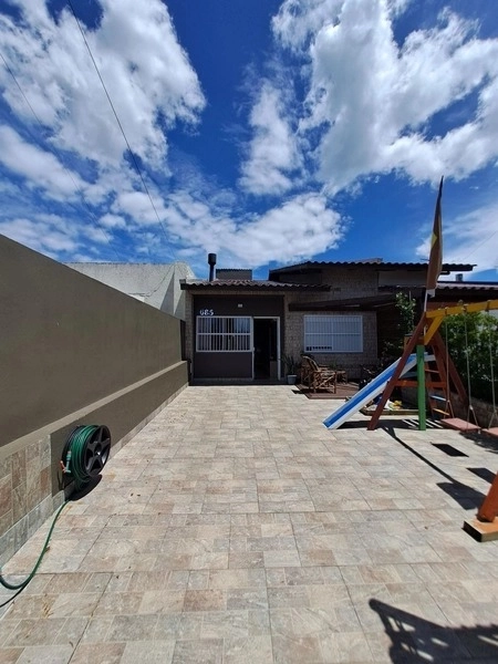 Casa com 3 dormitórios e piscina a 100m da praia no bairro Zona Norte: 1ª foto da galeria de imagens do imóvel