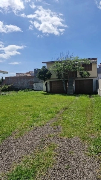 Casa com 2 dormitórios próxima a praia na Zona Norte: 2ª foto da galeria de imagens do imóvel