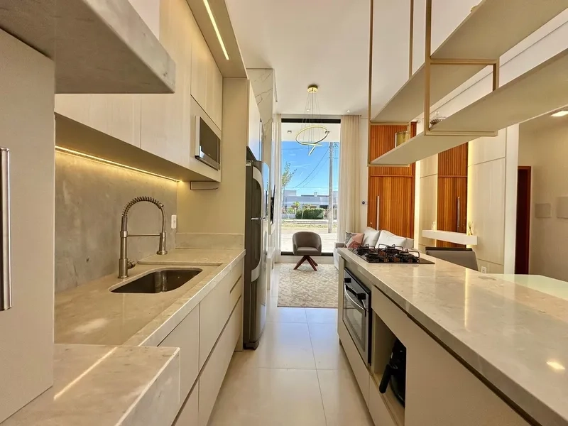 Casa à duas quadras da praia com 2 dormitórios e vista para o mar: 3ª foto da galeria de imagens do imóvel
