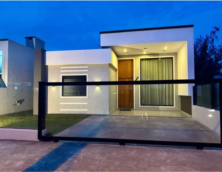 Casa à duas quadras da praia com 2 dormitórios e vista para o mar: 1ª foto da galeria de imagens do imóvel